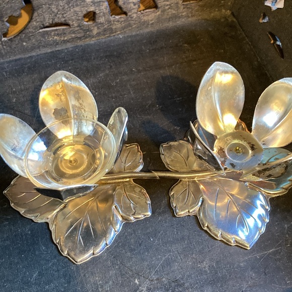 3/$15 Vintage silver plated leaf candlesticks - Picture 2 of 7